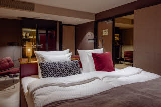 Copyright: : all rights bed in spacious king sleep